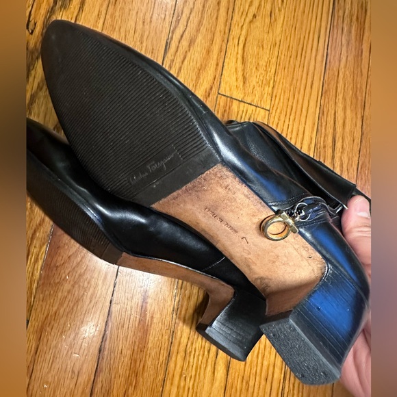 SALVATORE FERRAGAMO ITALIAN LEATHER ANKLE BOOTS WITH GANCINI BIT ZIPPER SIZE 7 - Picture 15 of 16